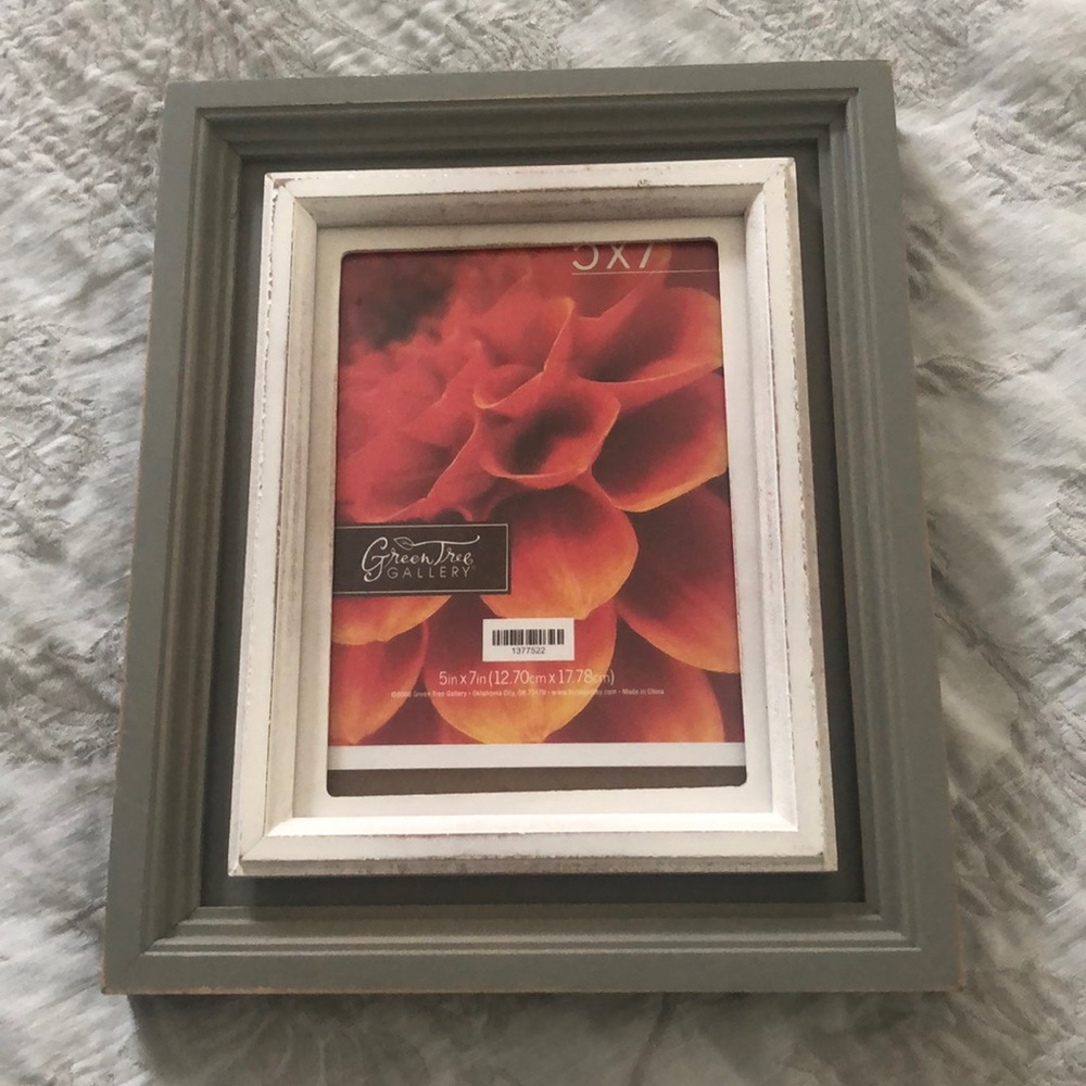 Green tree gallery frame
